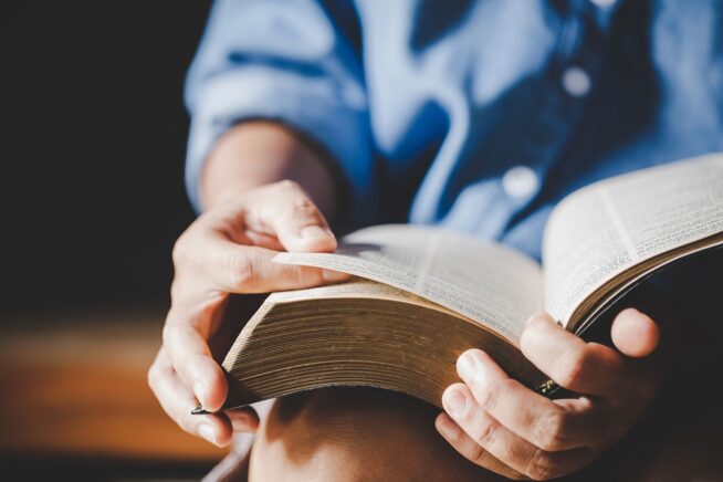 Ce anume se înțelege prin expresia „teologie biblică”?